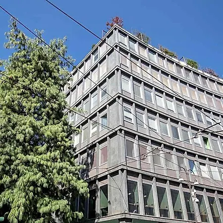 The Floor 3* Милан
