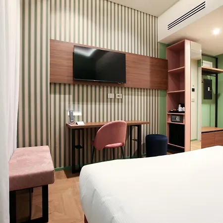 The Floor Hotel 3*