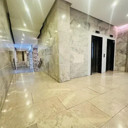 The Floor Mailand